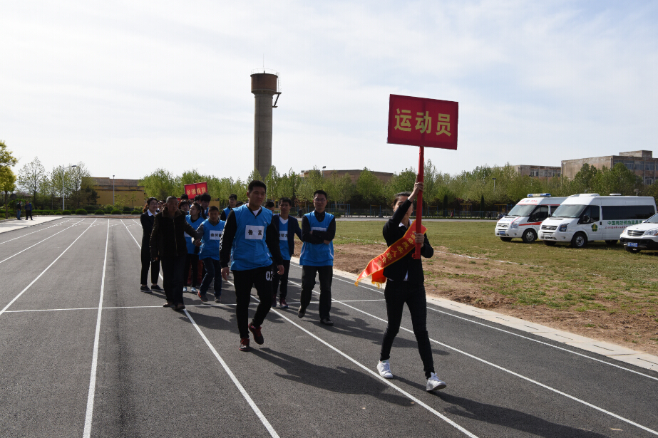 闻喜残联举办首届残疾人田径运动会(图1)